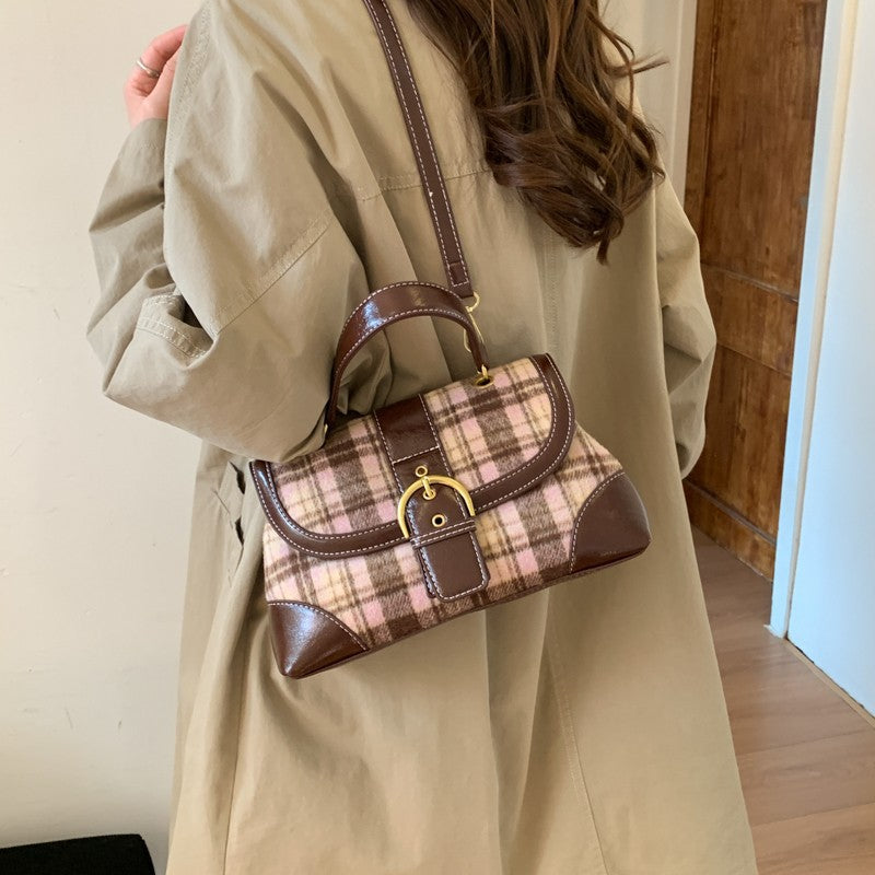 Refined Crossbody Bag for Women – Stylish Leather Shoulder Bag with Modern Design